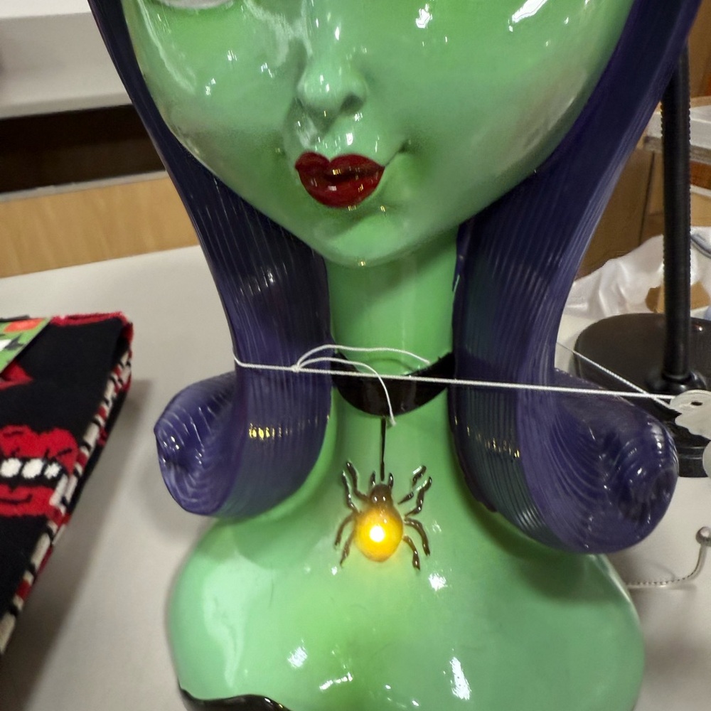 Bella Lux Halloween Bust Green Bride of Frankenstein Purple Hair LED Lighted NEW - Picture 4 of 8